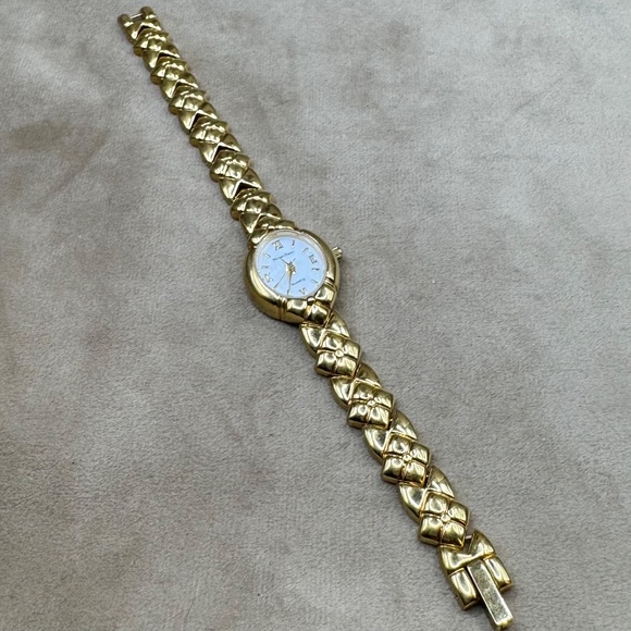 Vintage Givenchy Gold Women's Watch with Roman Numerals - Picture 7 of 7